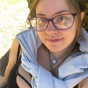 Meet your Posher, Eleana